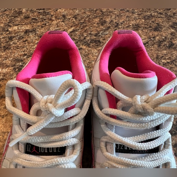 EUC Jordan 11 Low Pink Snakeskin 2013 Release Sneakers Size 8.5 - Picture 8 of 14